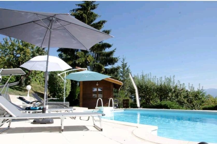 La Villa Jo Le Grand-Lemps 外观 照片